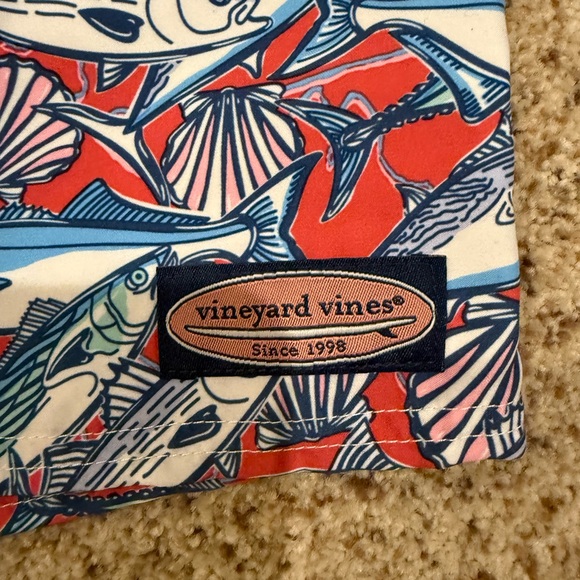 Men’s Vineyard Vines School of Fish Board Shorts Swim Trunks Sz 32 - Picture 2 of 4